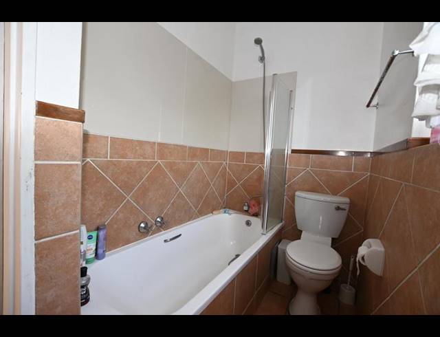 1 BEDROOM APARTMENT FOR SALE IN LONEHILL